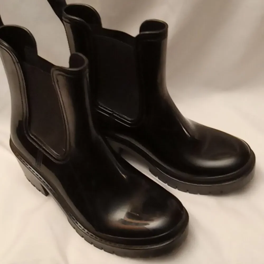 Stylish Girls size 4 Black Chelsea Boots.Chunky,Retro,Gothic.Combat.